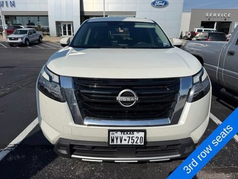 Used 2023 Nissan Pathfinder SL FWD image 2