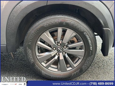 Used 2023 Nissan Pathfinder S image 12