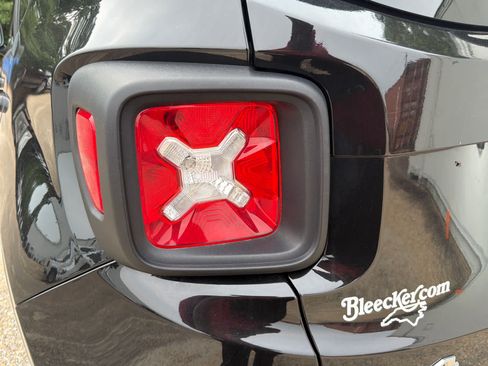 Used 2023 Jeep Renegade Latitude AWD/4WD image 14