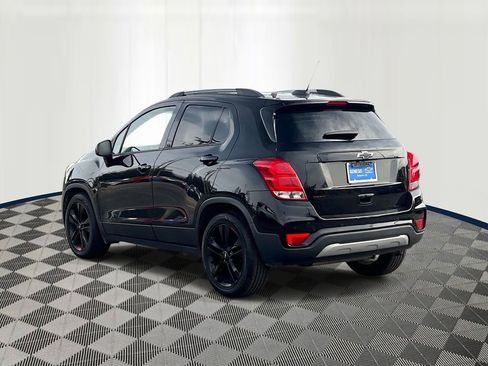 Used 2020 Chevrolet Trax LT w/ Sun & Sound Package image 4