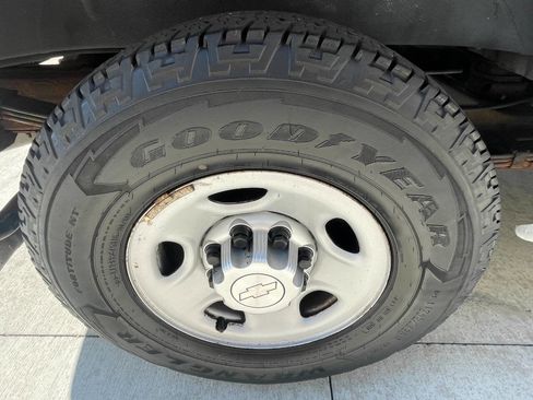 Used 2015 Chevrolet Express 2500 image 28