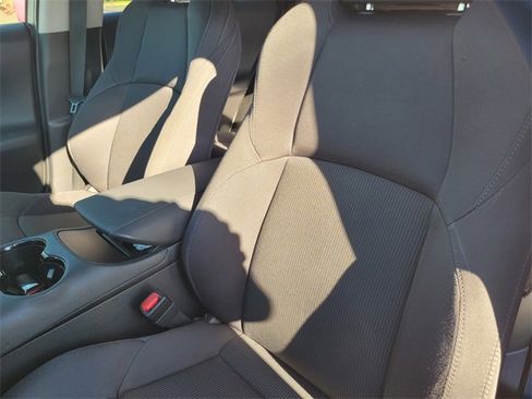 Used 2022 Toyota Venza LE image 13