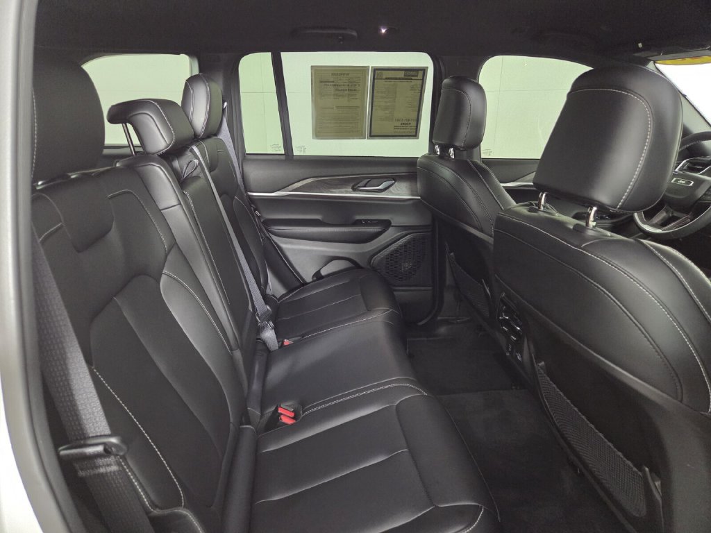 Used 2025 Jeep Grand Cherokee Limited w/ Black Appearance Package RWD image 27
