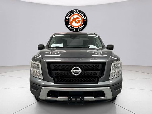 Used 2022 Nissan Titan SV image 2
