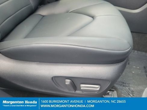 Used 2023 Toyota Highlander XLE FWD image 33