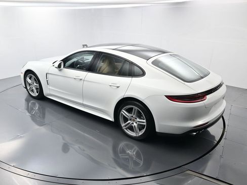 Used 2019 Porsche Panamera image 35