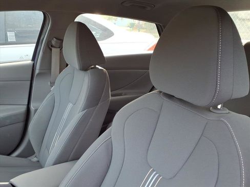 Used 2023 Hyundai Elantra SEL image 9