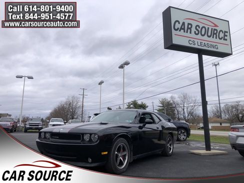 Used 2010 Dodge Challenger SE image 1