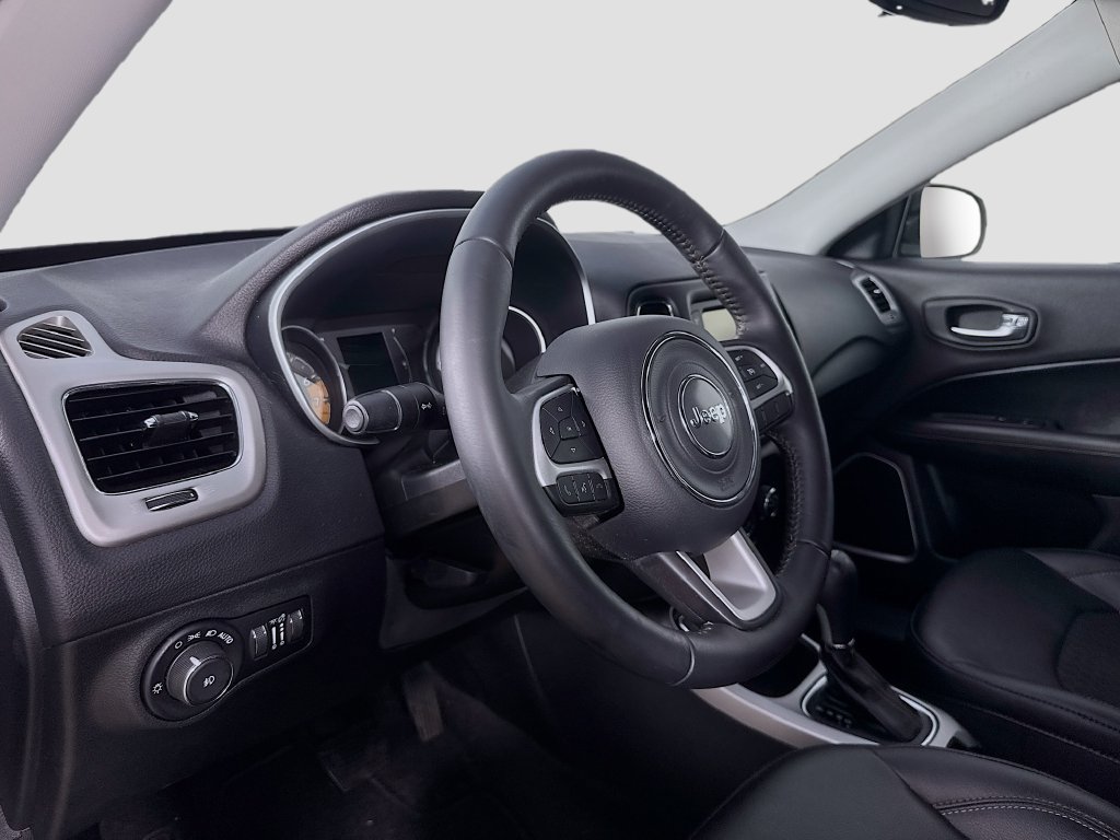 Used 2018 Jeep Compass Latitude w/ Safe & Security Group FWD image 10