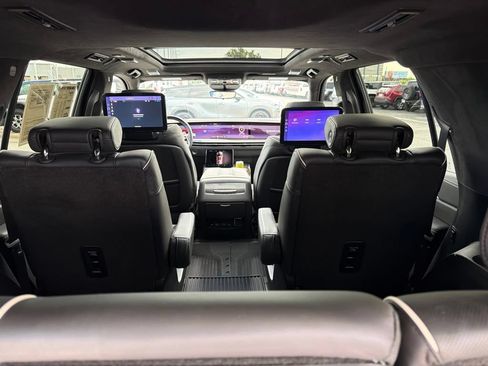 Used 2025 Cadillac Escalade Sport Platinum w/ LPO, ONYX Package AWD/4WD image 36