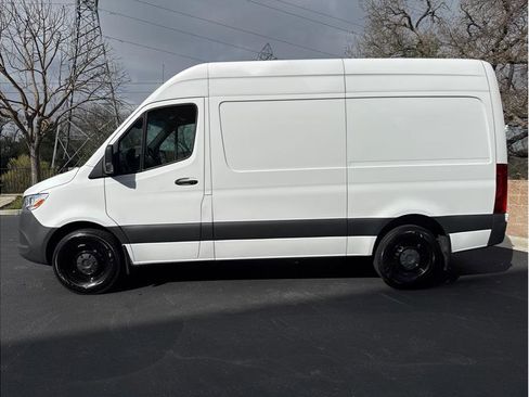 Used 2023 Mercedes-Benz Sprinter 2500 image 3