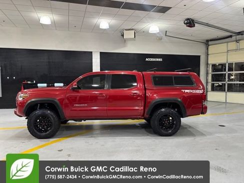 Used 2016 Toyota Tacoma TRD Off-Road w/ Premium & Technology Package AWD/4WD image 5
