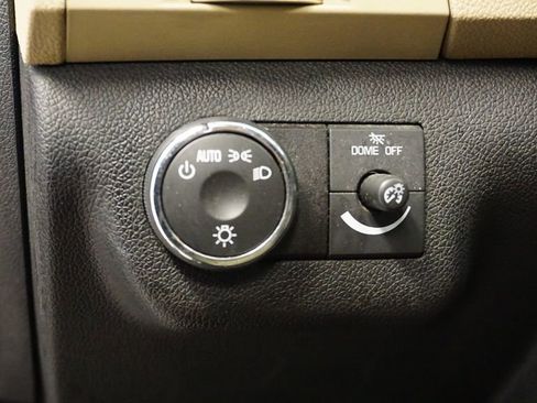 Used 2009 Chevrolet Traverse LTZ image 27