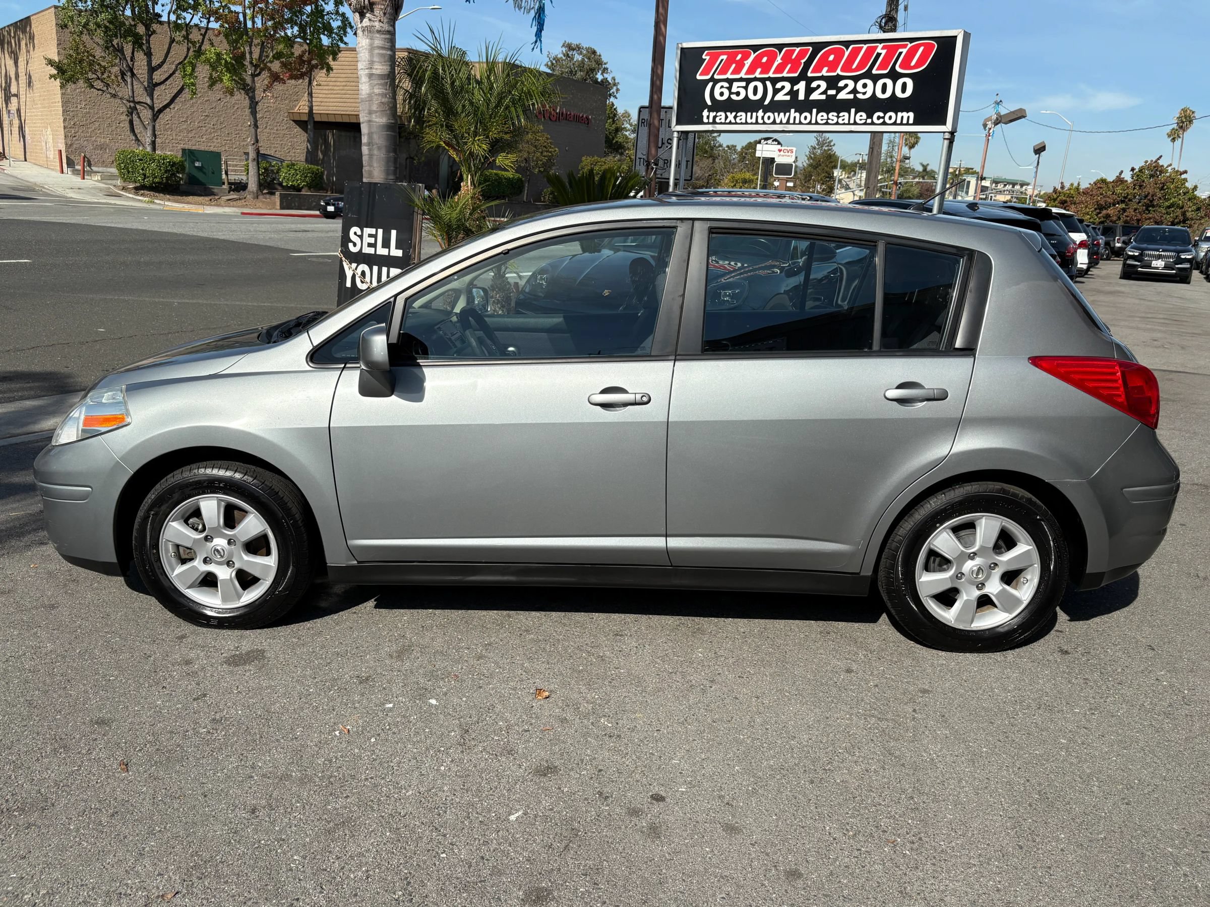 Used 2007 Nissan Versa Hatchback FWD image 6