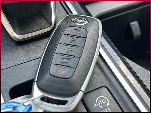 Used 2023 Nissan Pathfinder SL AWD/4WD image 35