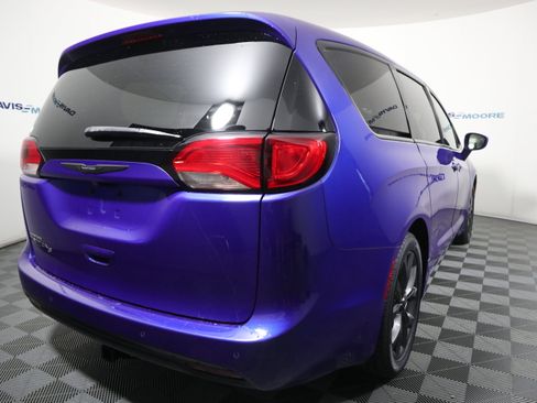 Used 2020 Chrysler Pacifica Touring w/ S Appearance Package image 5