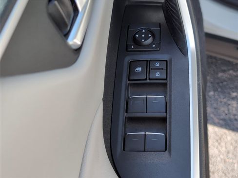 Used 2022 Toyota RAV4 XLE Premium AWD/4WD image 20