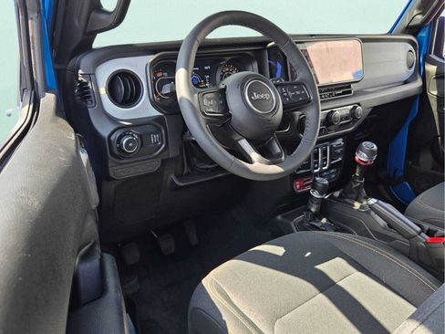 Used 2025 Jeep Wrangler Sport AWD/4WD image 16