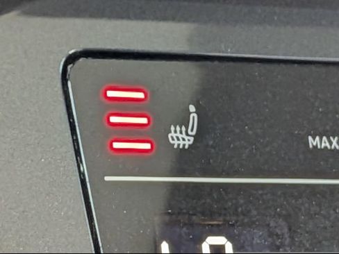 Used 2023 Volkswagen Tiguan SE w/ Panoramic Sunroof Package image 24