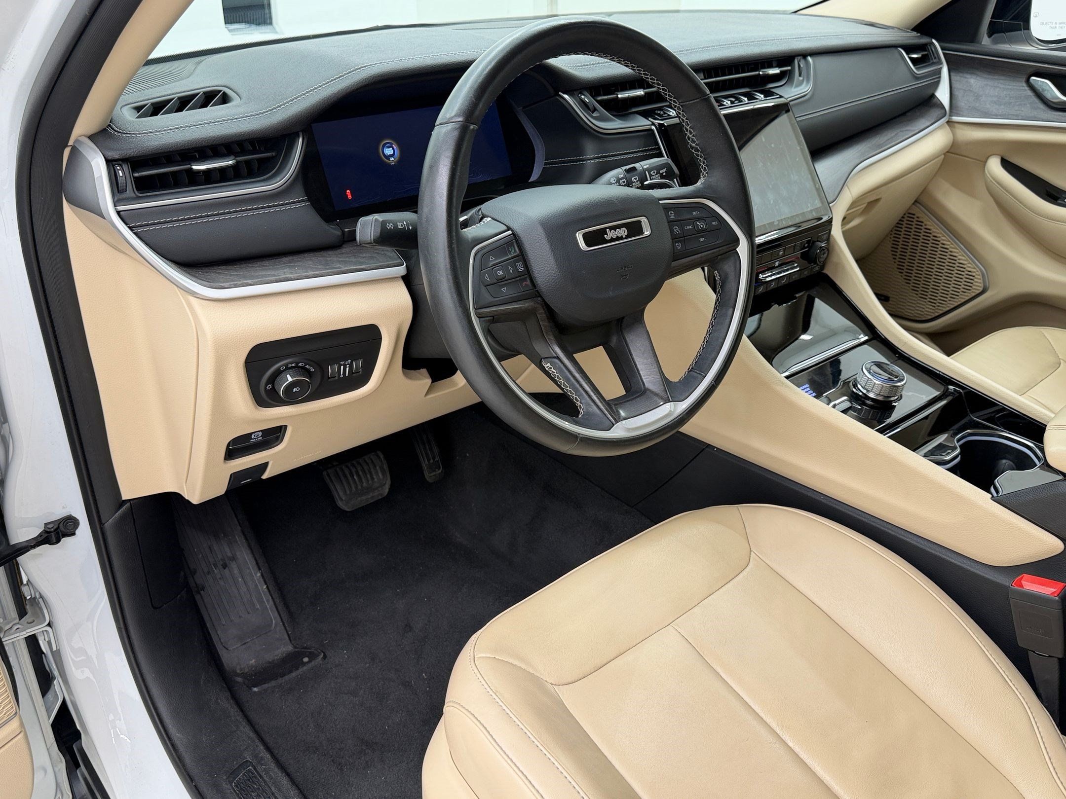 Used 2022 Jeep Grand Cherokee L Limited AWD/4WD image 4