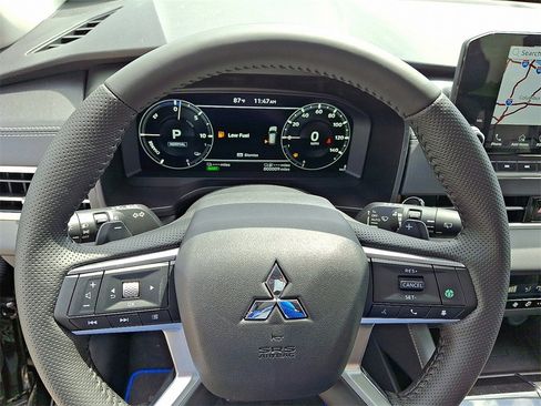 New 2025 Mitsubishi Outlander SE image 8