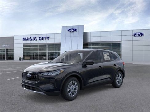 Used 2025 Ford Escape Active w/ Cold Weather Package image 1