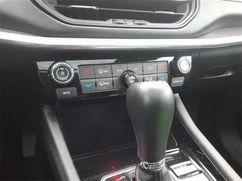 Certified 2024 Jeep Compass Limited w/ High Altitude Package image 18