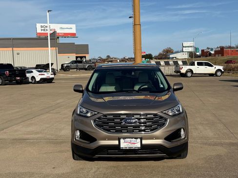 Used 2021 Ford Edge Titanium image 2