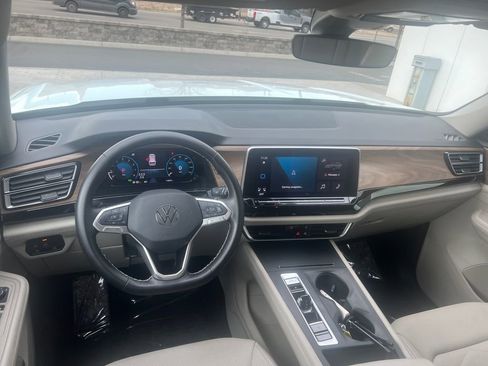 Certified 2024 Volkswagen Atlas SE image 15
