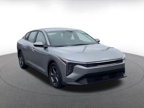 Used 2025 Kia K4 LXS image 3