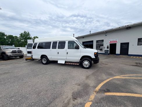 Used 2014 Ford E-350 and Econoline 350 Extended Super Duty w/ Power Group RWD image 35