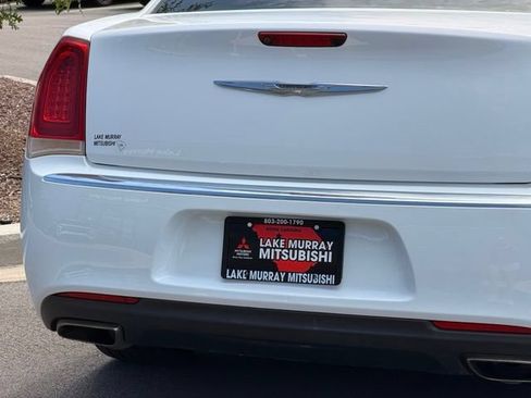 Used 2017 Chrysler 300 Limited w/ Value Package RWD image 10