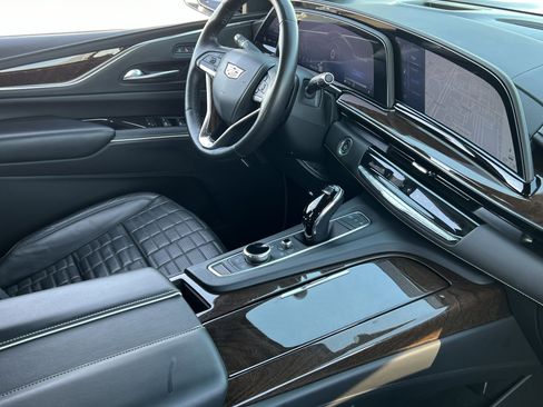 Used 2022 Cadillac Escalade Sport Platinum w/ Heavy-Duty Trailer Package image 17