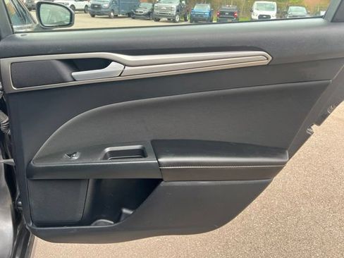 Used 2020 Ford Fusion SE FWD image 12