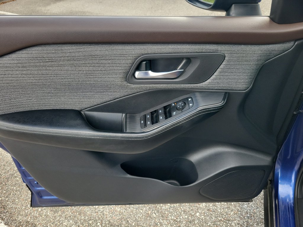 Certified 2023 Nissan Rogue SV FWD image 12