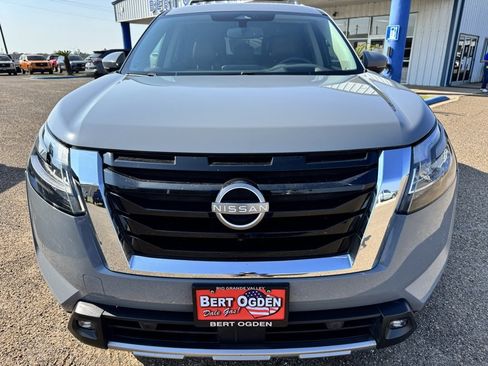 Used 2022 Nissan Pathfinder Platinum w/ Cargo Package image 2