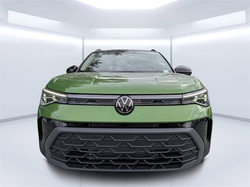 New 2026 Volkswagen Taos SE image 8