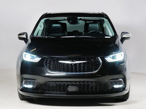 Used 2023 Chrysler Pacifica Limited FWD image 9