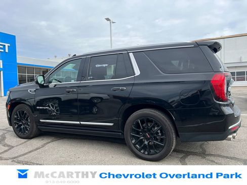 Used 2023 GMC Yukon Denali w/ Denali Reserve Package image 4