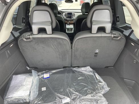 Used 2025 Volvo XC90 B6 Plus image 6