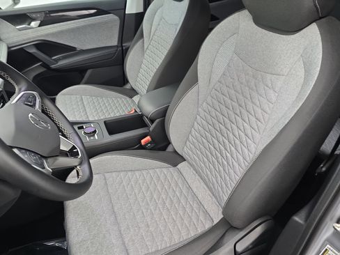 Used 2025 Volkswagen Tiguan S image 14