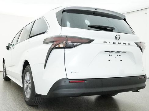 New 2026 Toyota Sienna XLE FWD image 22