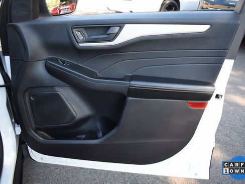 Used 2022 Ford Escape SE w/ Cold Weather Package image 25