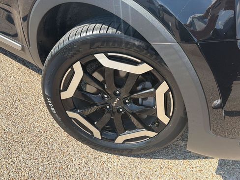 Used 2024 Kia Telluride EX w/ EX Captain's Chair Package FWD image 9