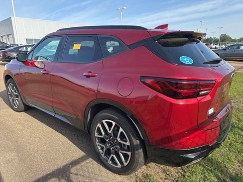 Used 2025 Chevrolet Blazer RS w/ Enhanced Convenience Package FWD image 4