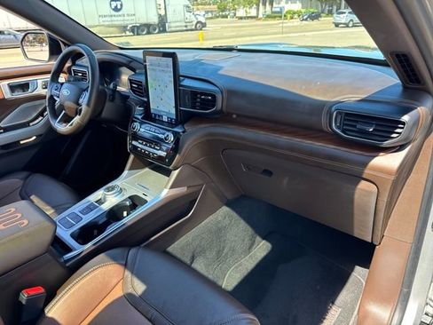 Used 2022 Ford Explorer King Ranch w/ Premium Technology Package image 23
