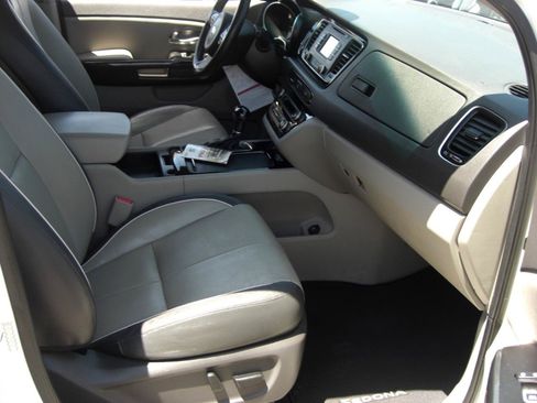Used 2015 Kia Sedona EX FWD image 16