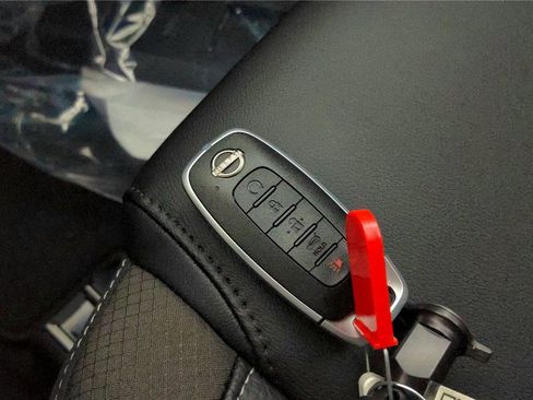 Used 2023 Nissan Pathfinder SL image 42