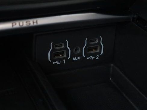 Used 2024 Chrysler Pacifica Limited w/ S Appearance Package image 24