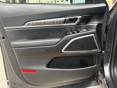 Used 2023 Kia Telluride EX w/ EX Captain's Chair Package FWD image 10